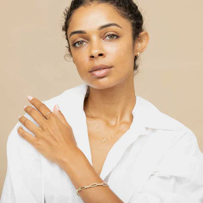 Mira – Ogrlica z začetnico ljubezenskega pisma