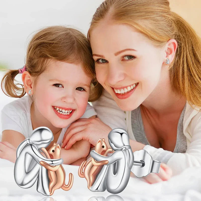 Tjaša - Uhani mačje objeme v srebrni in zlati kombinaciji