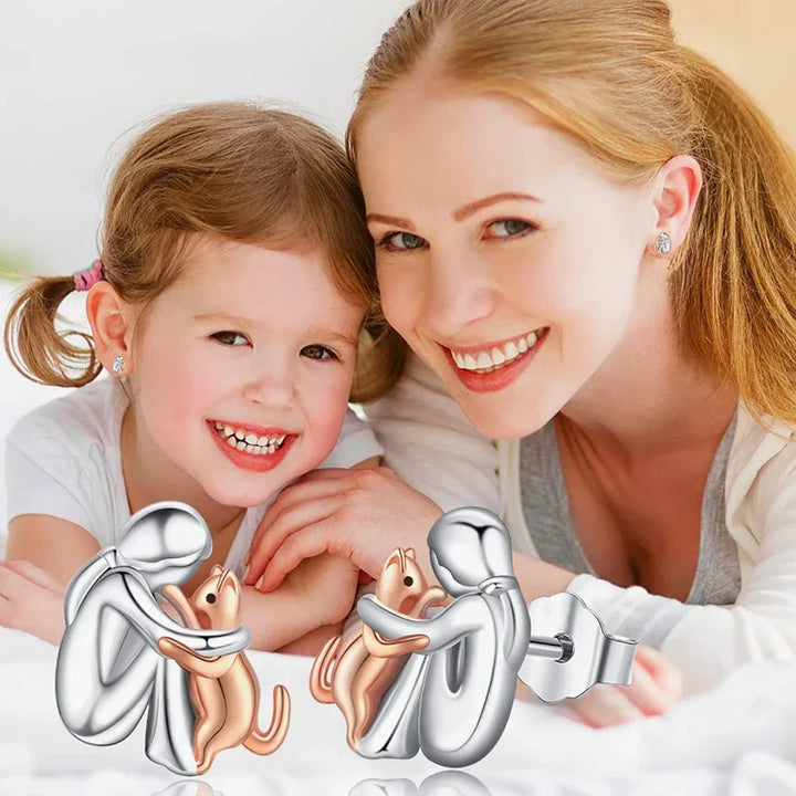 Tjaša - Uhani mačje objeme v srebrni in zlati kombinaciji